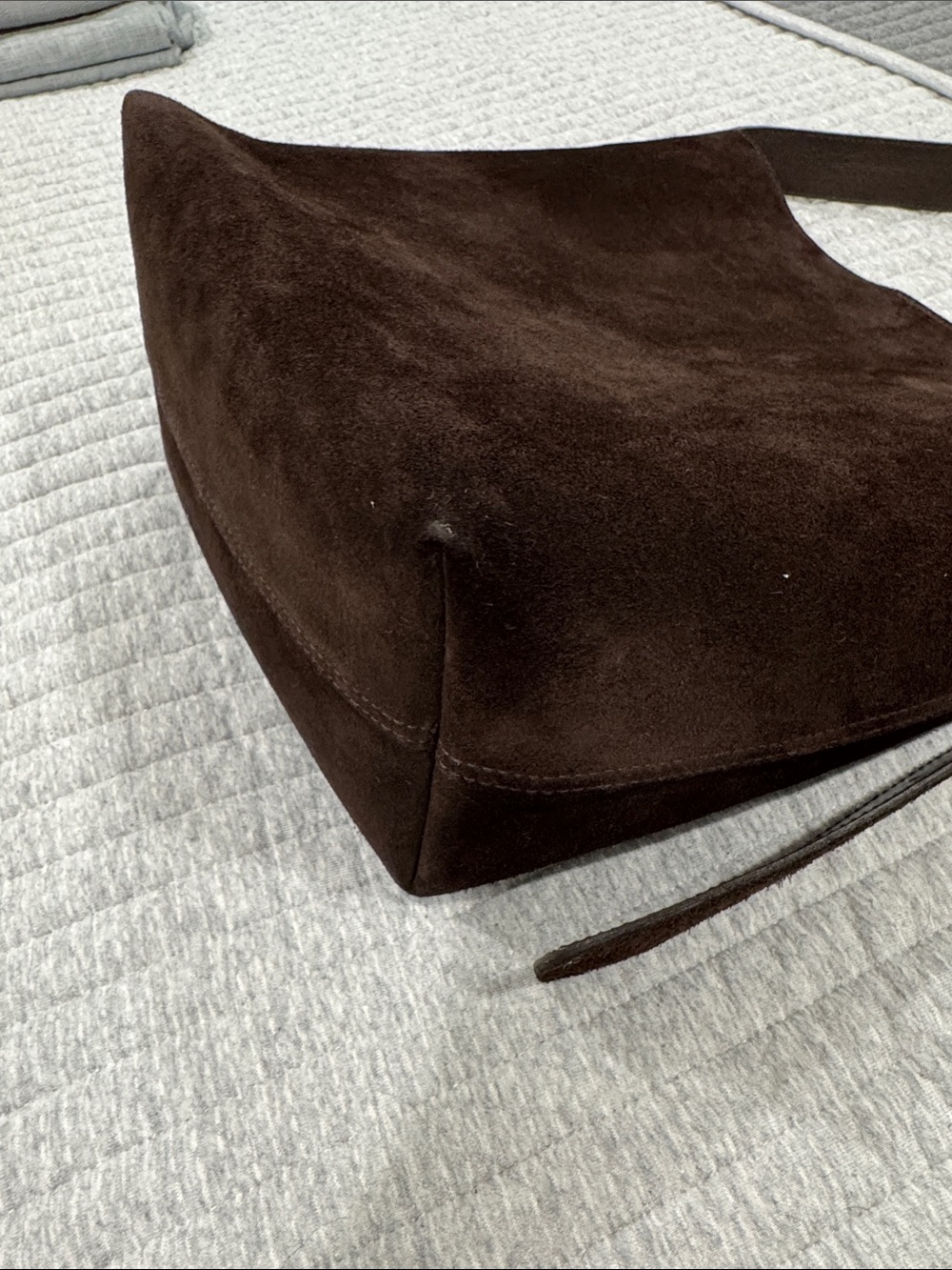 Madewell The Essential Bucket Tote in Dark Carob genuine suede leather - Picture 7 of 12